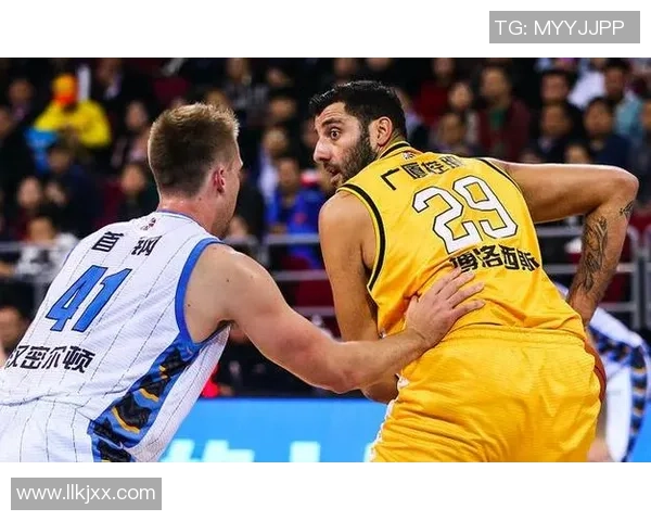 深度分析成都网球队防反战术的优势与应用技巧 深度分析成都网球队防反战术的优势与应用技巧