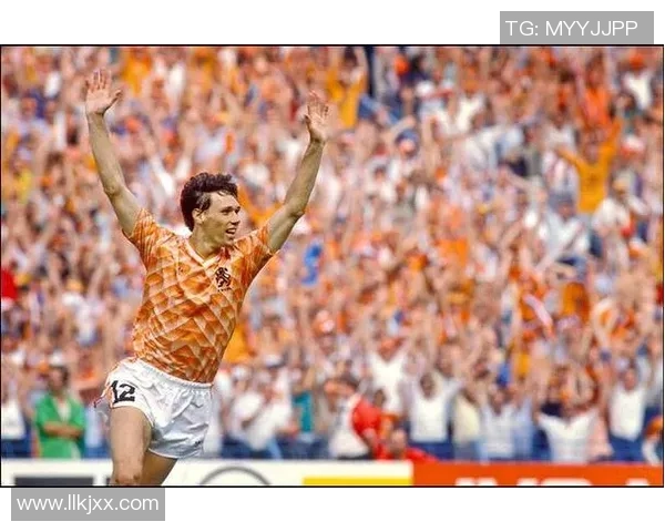 荷兰足球巨星的辉煌历程与成就解析 荷兰足球巨星的辉煌历程与成就解析