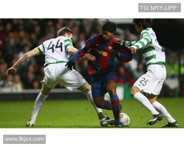 足球明星大合集历年回顾与精彩瞬间盘点全景展示